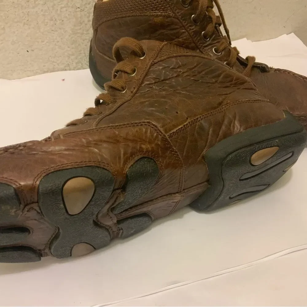 TRASK Kalispell Brown Leather Chukka Boots 10.5M